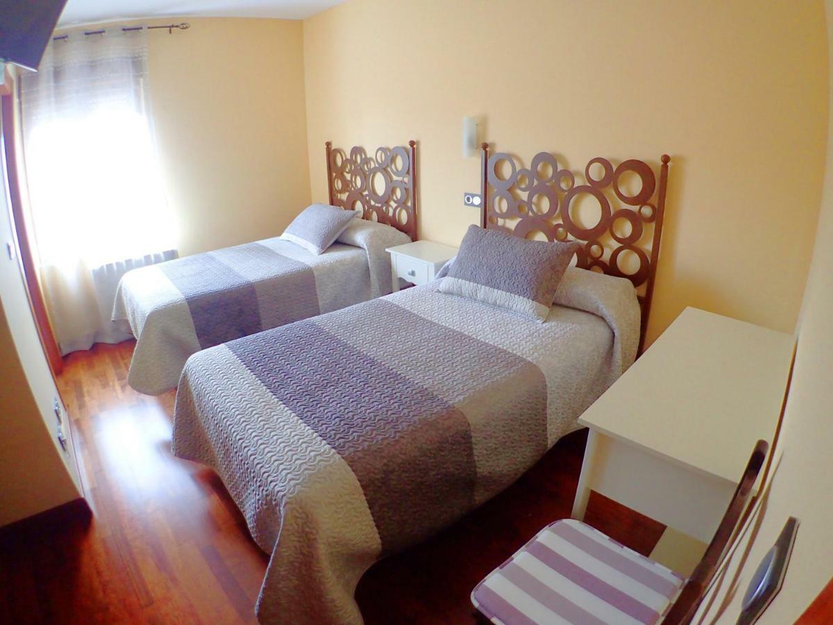 Hostal Plaza Mayor Hotel Carrion De Los Condes Room photo